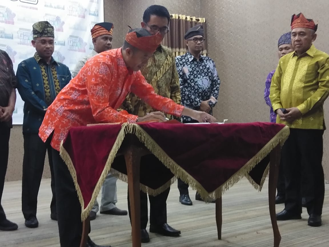1537256245-RiauBertuah co-Panandatanganan perjanjian kerjasama